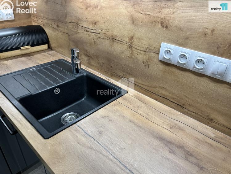 Pronájem bytu 3+KK Praha 9, Ivana Hlinky č. 13