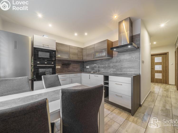 Продаж квартири 3+1 Sokolov, Spartakiádní č. 2