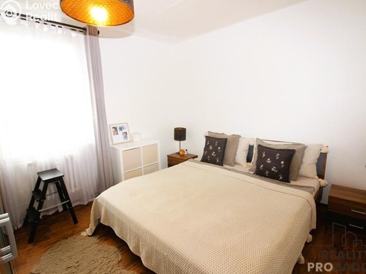 Prodej bytu 3+1 Znojmo, Dukelských bojovníků č. 12