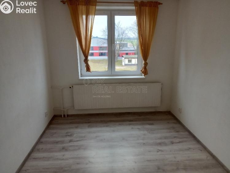 Pronájem bytu 3+1 Kvíčovice č. 8