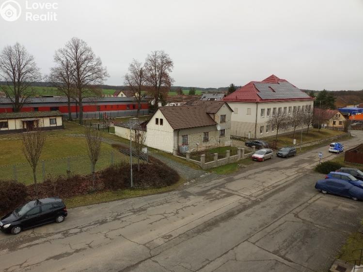 Pronájem bytu 3+1 Kvíčovice č. 9