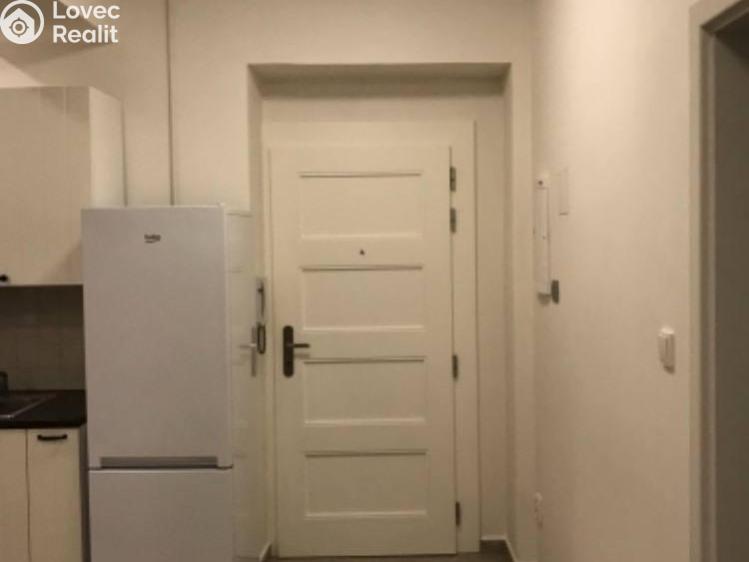 Pronájem bytu 3+1 Praha, Žerotínova 1641/47 č. 3