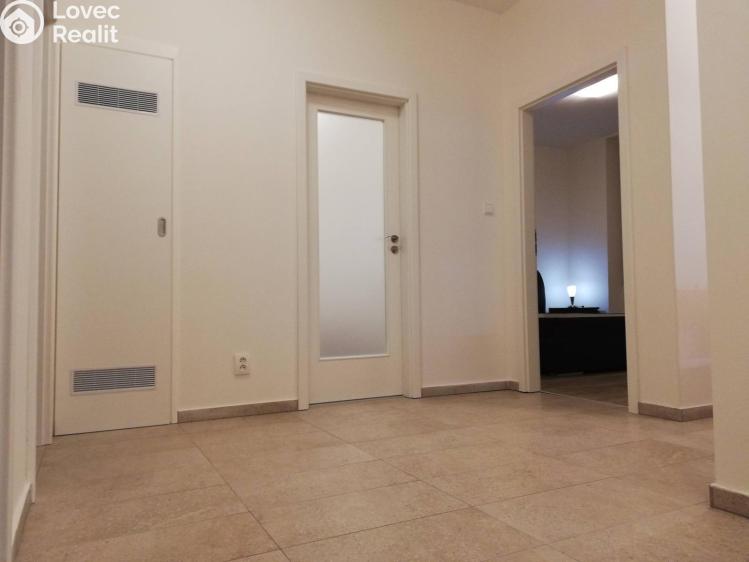 Pronájem bytu 3+1 Praha, Žerotínova 1641/47 č. 4