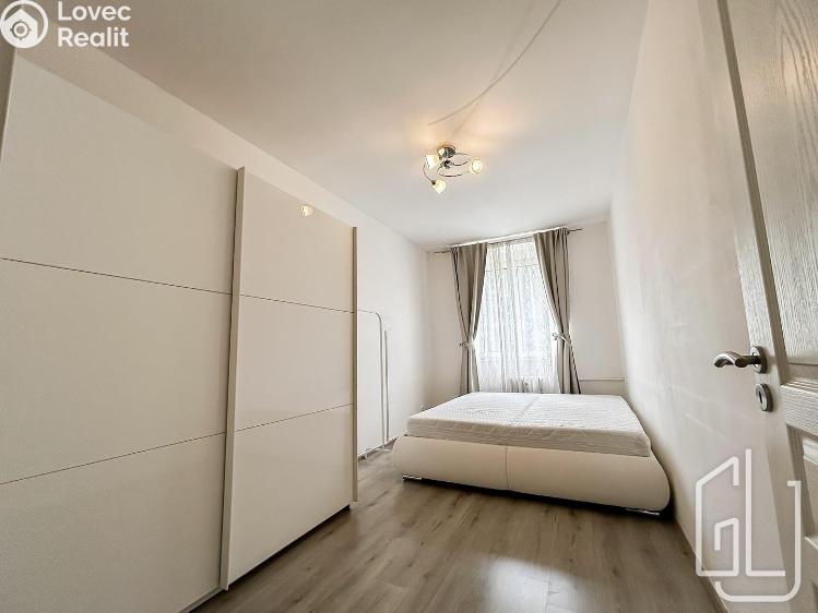 Pronájem bytu 3+KK Praha č. 2