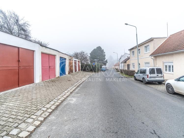 Pronájem garáže Praha, U Řempa č. 9