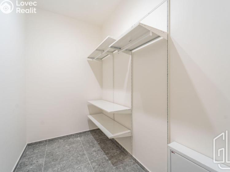 Pronájem bytu 2+KK Praha 4, Modřany, Československého exilu 2424/6 č. 11