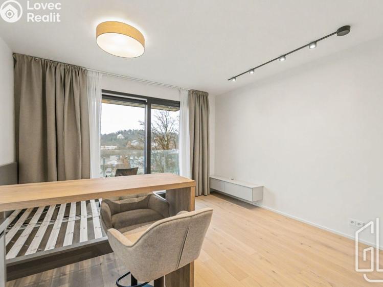 Pronájem bytu 1+KK Praha 4, Modřany, Československého exilu 2424/6 č. 7