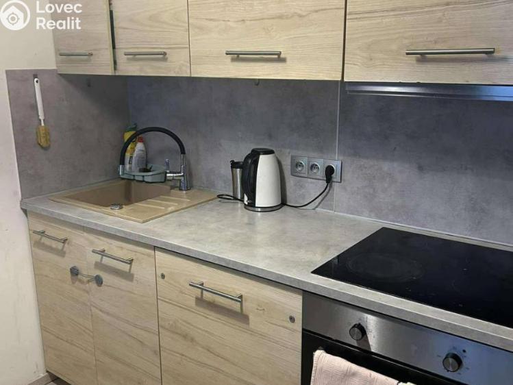 Pronájem bytu 4+KK Praha, Ke kříži č. 7