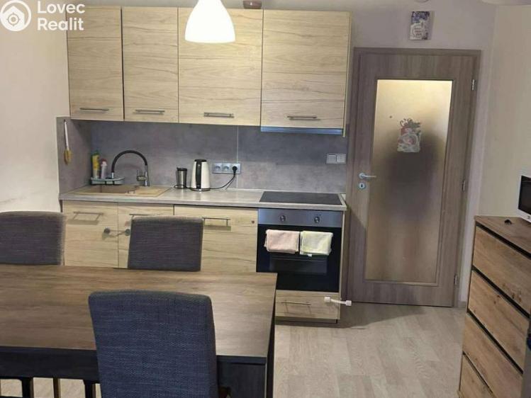 Pronájem bytu 4+KK Praha, Ke kříži č. 11