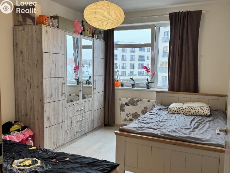 Pronájem bytu 4+KK Praha, Ke kříži č. 8