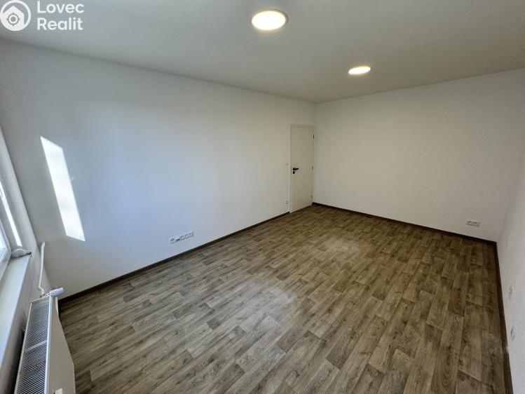 Prodej bytu 1+1 Zlín, Javorová 4529 č. 5