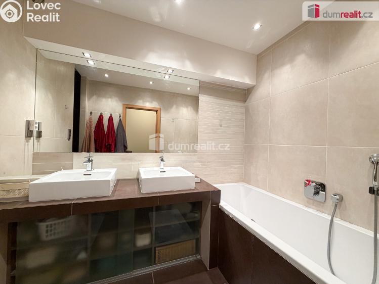 Pronájem rodinného domu Praha-Březiněves, Za sadem č. 21