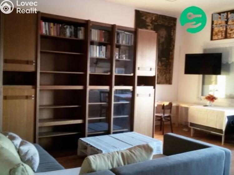 Pronájem bytu 2+KK Hradec Králové, Veverkova č. 1