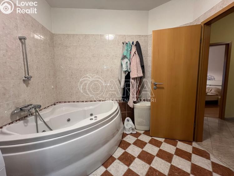 Pronájem bytu 3+1 Praha, Toužimská 918/36a č. 14