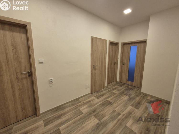 Pronájem bytu 3+KK Praha, Vrázova 2243/7 č. 8