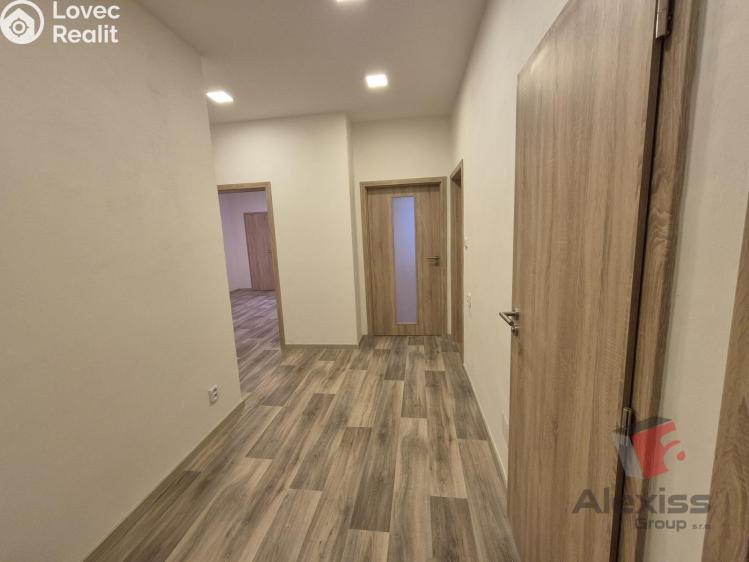 Pronájem bytu 3+KK Praha, Vrázova 2243/7 č. 12