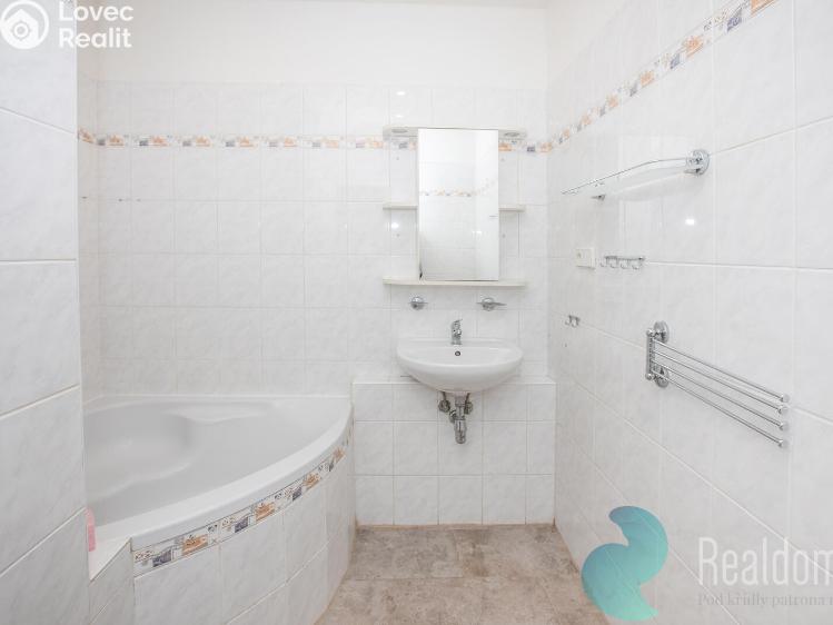 Pronájem bytu 3+1 Praha, Nedašovská č. 10