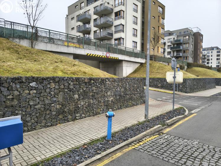 Pronájem garážového stání Praha, Modrého č. 2