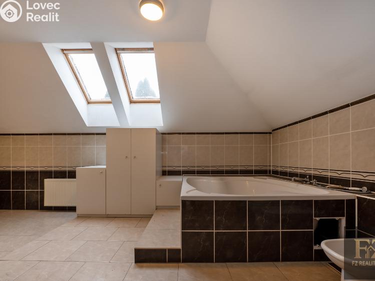 Продаж багатоквартирного будинку Želeč č. 19