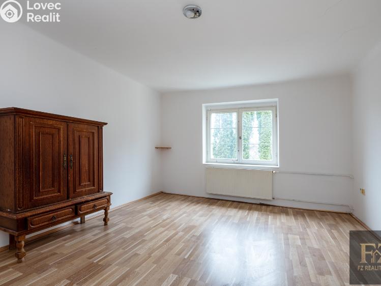 Продаж багатоквартирного будинку Želeč č. 28