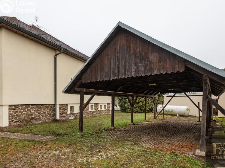 Продажа многоквартирного дома Želeč č. 12