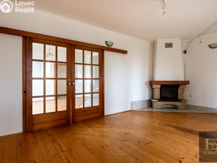 Продажа многоквартирного дома Želeč č. 27