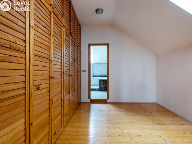 Продаж багатоквартирного будинку Želeč č. 22