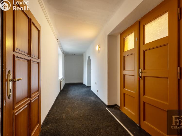 Продаж багатоквартирного будинку Želeč č. 23