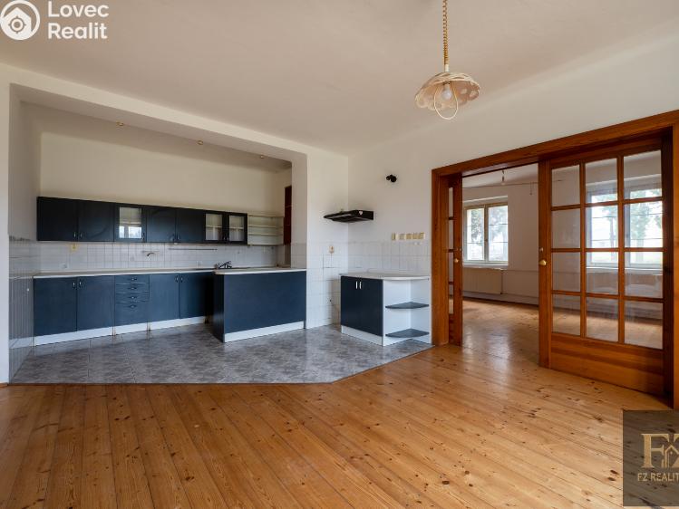 Продаж багатоквартирного будинку Želeč č. 25