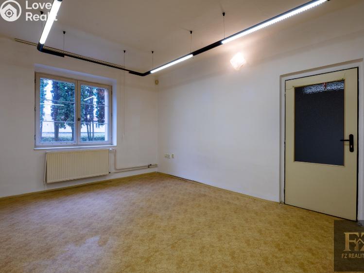 Продаж багатоквартирного будинку Želeč č. 30