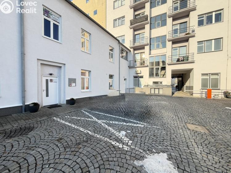 Rent office space Pardubice, třída Míru 71 č. 2