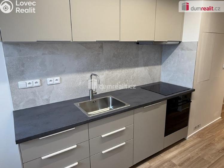 Pronájem bytu 3+KK Praha 12, Angelovova č. 3