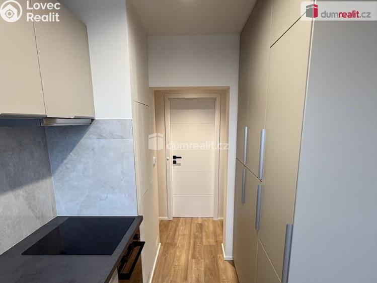 Pronájem bytu 3+KK Praha 12, Angelovova č. 10