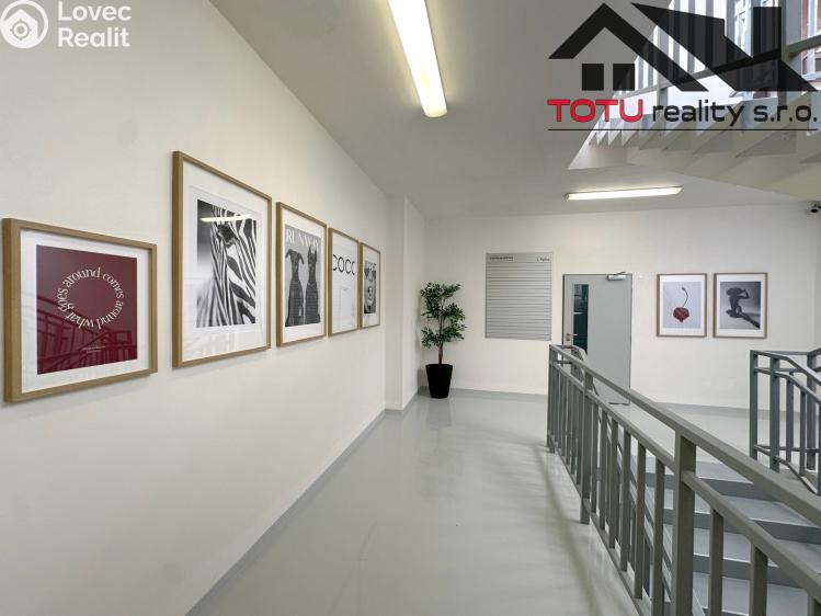 Rent office space Jaroměř, Jezbinská č. 8