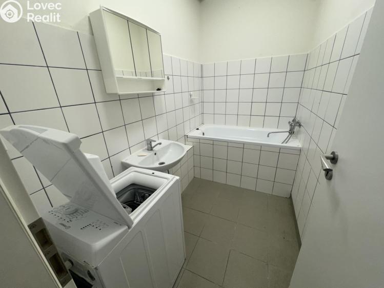 Prodej bytu 2+KK Praha, Třinecká 769 č. 16