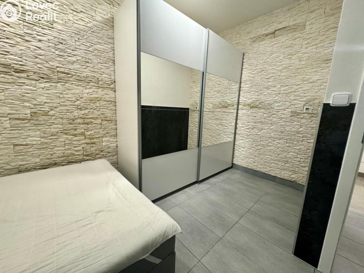 Prodej bytu 2+KK Praha, Třinecká 769 č. 23