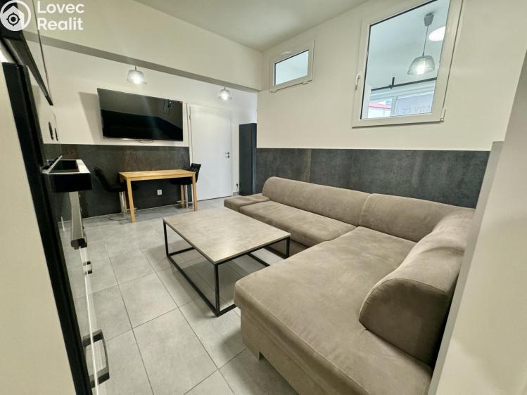 Prodej bytu 2+KK Praha, Třinecká 769 č. 24