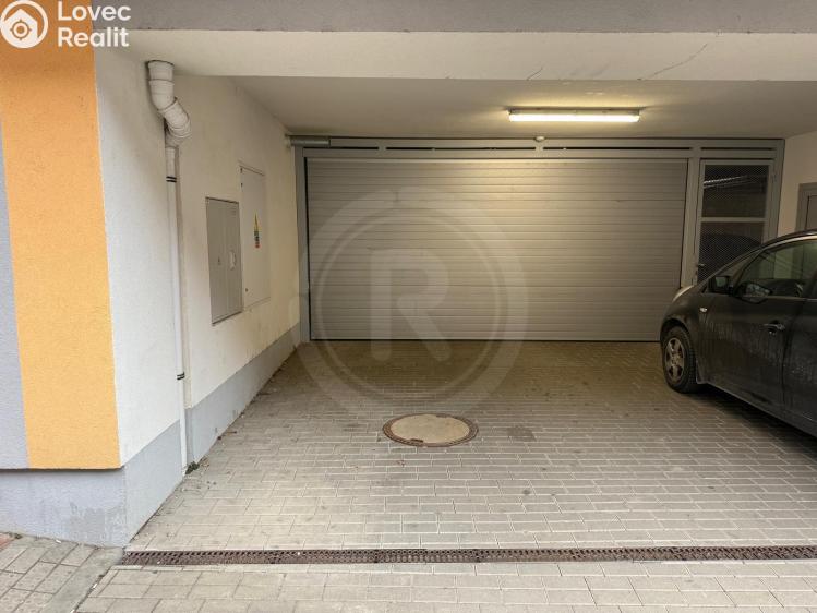 Pronájem garážového stání České Budějovice, J. Š. Baara 2890/33 č. 1