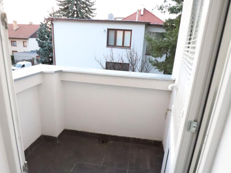 Pronájem bytu 1+1 Praha, Ohnivcova 660/29 č. 8