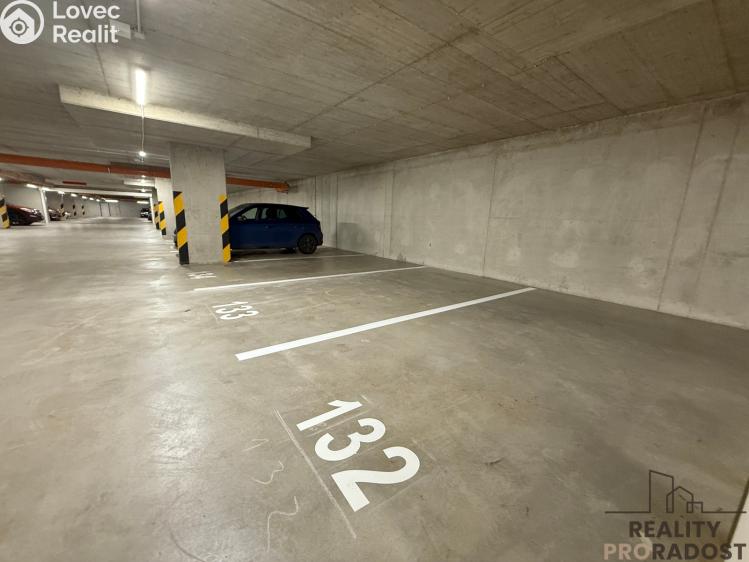 Pronájem garážového stání Olomouc, Aloise Rašína 345/8 č. 8