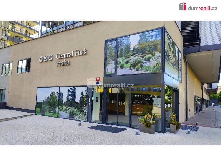 Pronájem garáže Praha 3, Pitterova č. 10