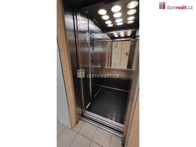Pronájem garáže Praha 3, Pitterova č. 11