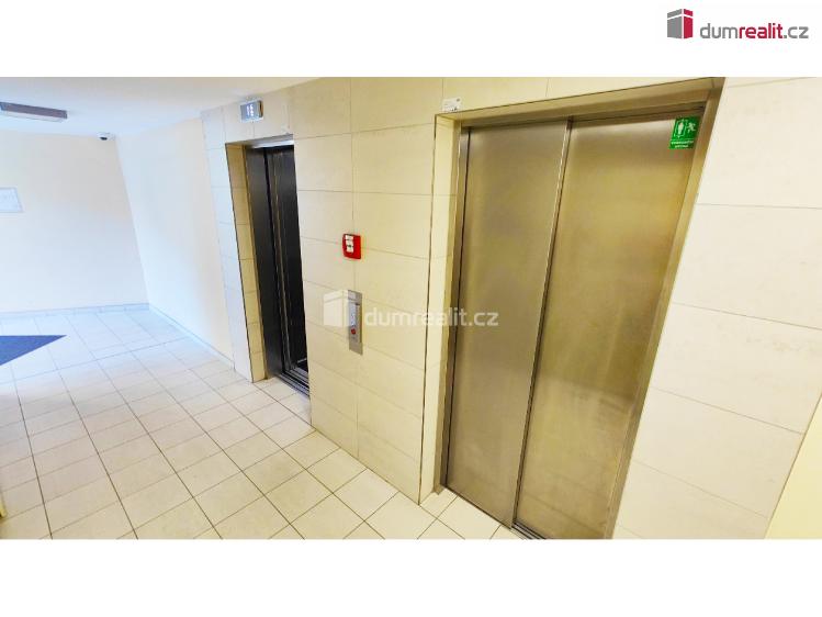 Pronájem garáže Praha 3, Pitterova č. 12