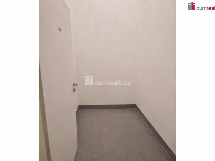 Pronájem garáže Praha 3, Pitterova č. 13