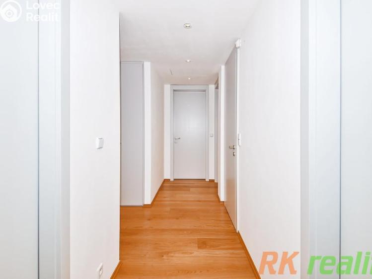 Pronájem bytu 3+KK Praha, Kolejní č. 18