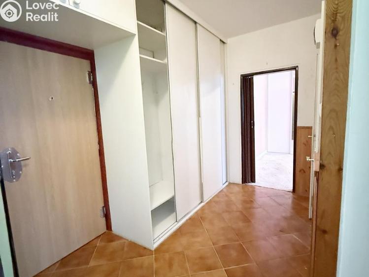 Prodej bytu 2+1 Nová Role, 1. máje 192/5 č. 14