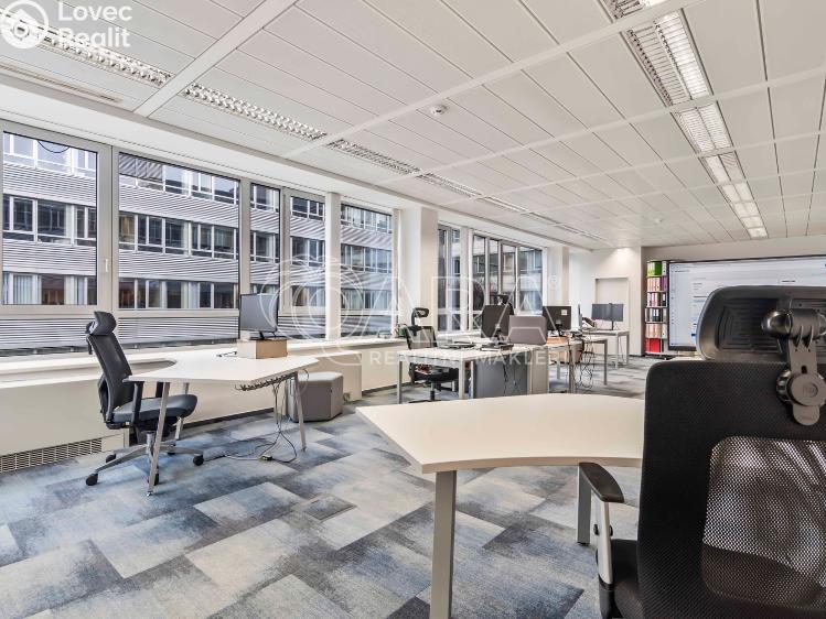 Rent office space Praha, Evropská 2591/33d č. 16