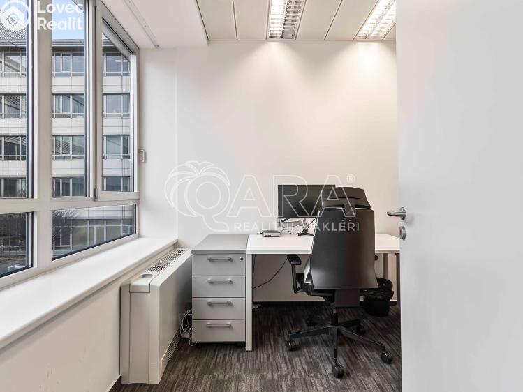 Rent office space Praha, Evropská 2591/33d č. 17