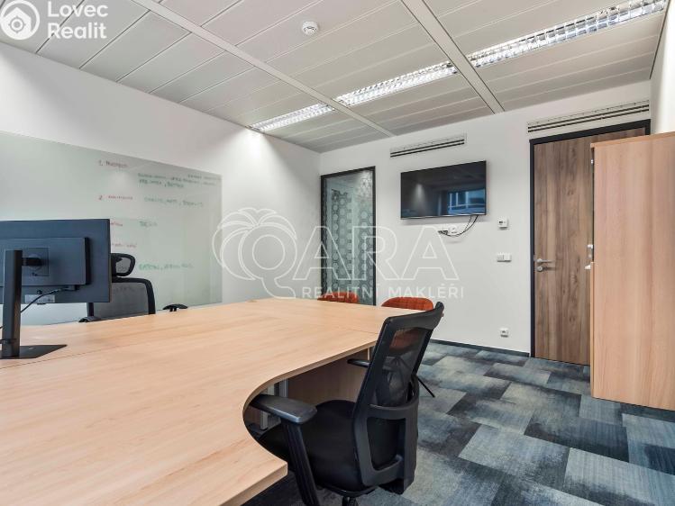 Rent office space Praha, Evropská 2591/33d č. 13
