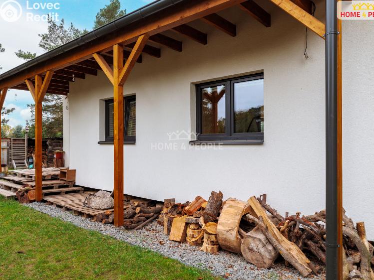 Prodej chaty Káraný, B. Němcové č. 2